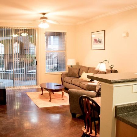 Downtown Dallas Beautiful Poolside Apartment Exterior foto