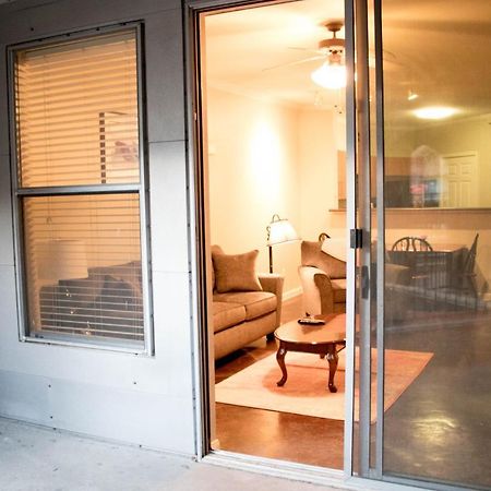 Downtown Dallas Beautiful Poolside Apartment Exterior foto
